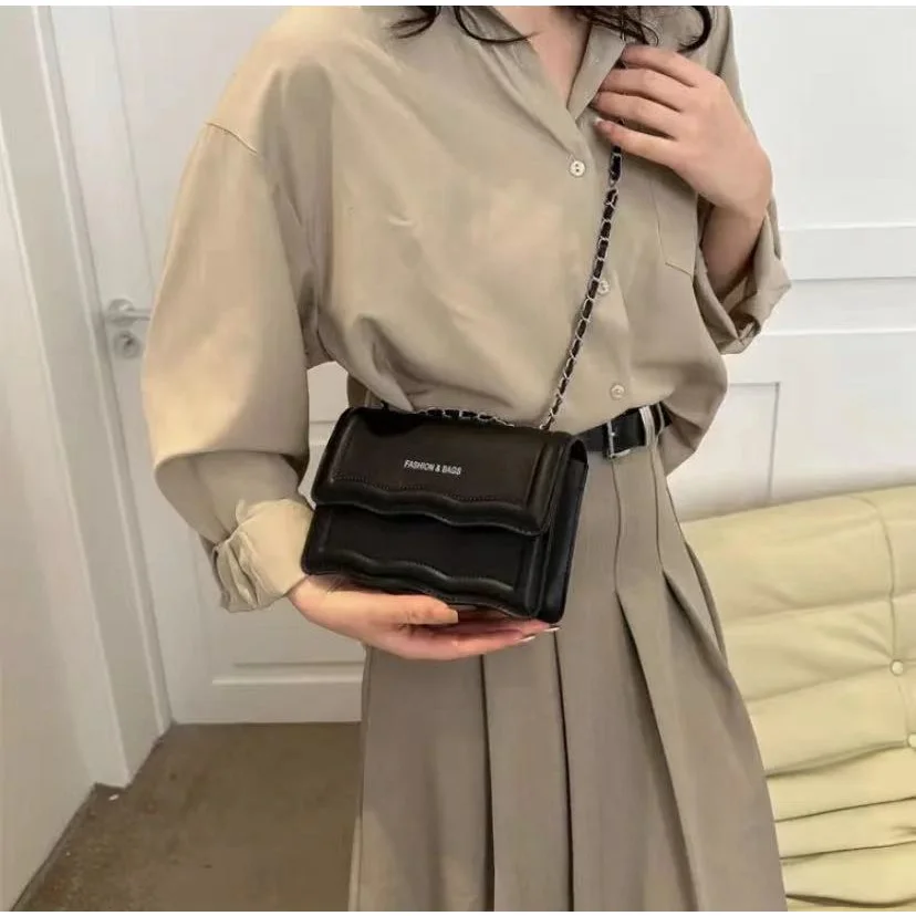 Wave small square bag French niche design 2023 new chain bag crossbody bag shoulder bag mini small s